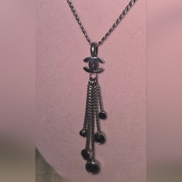 Chic Silver Necklace with Black Details - Picture 2 of 2